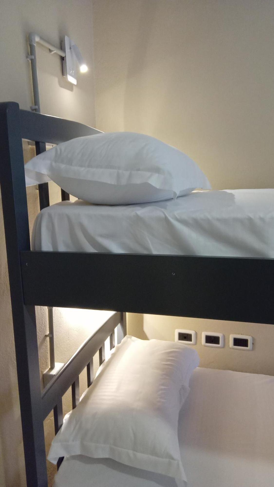 Mandarine Hostel Tirana Zewnętrze zdjęcie