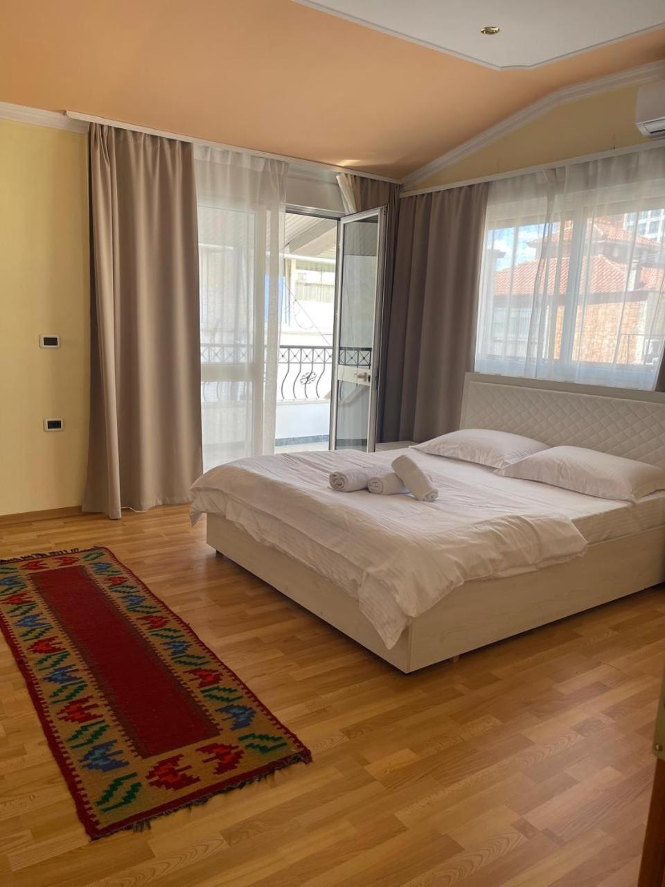 Mandarine Hostel Tirana Zewnętrze zdjęcie