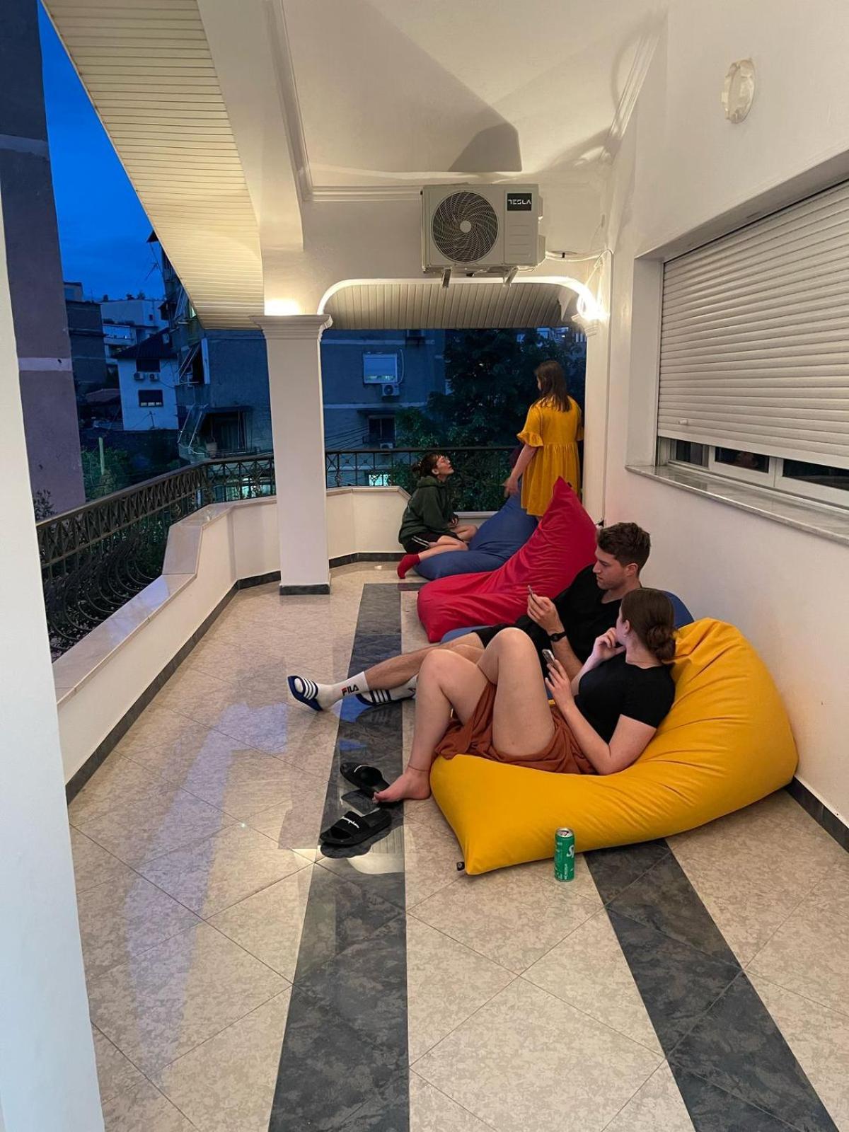 Mandarine Hostel Tirana Zewnętrze zdjęcie