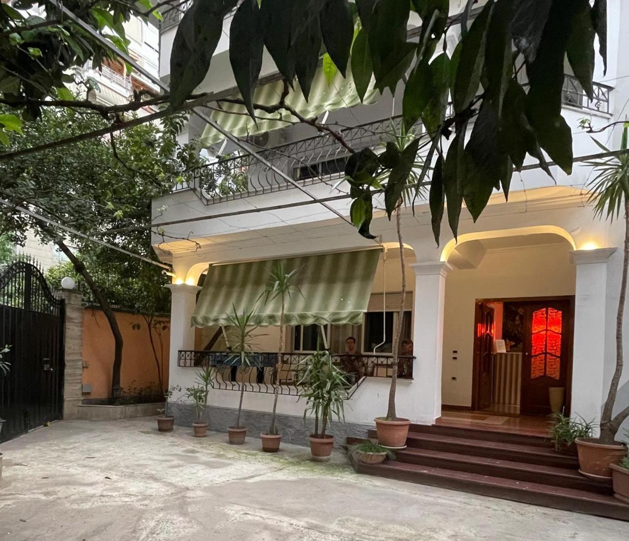 Mandarine Hostel Tirana Zewnętrze zdjęcie