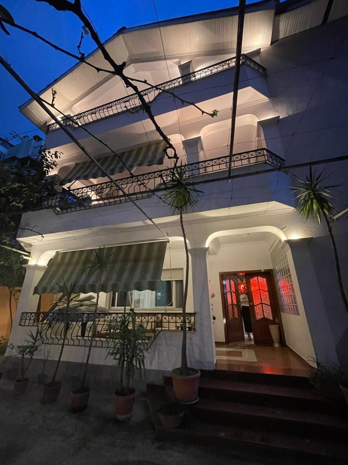 Mandarine Hostel Tirana Zewnętrze zdjęcie
