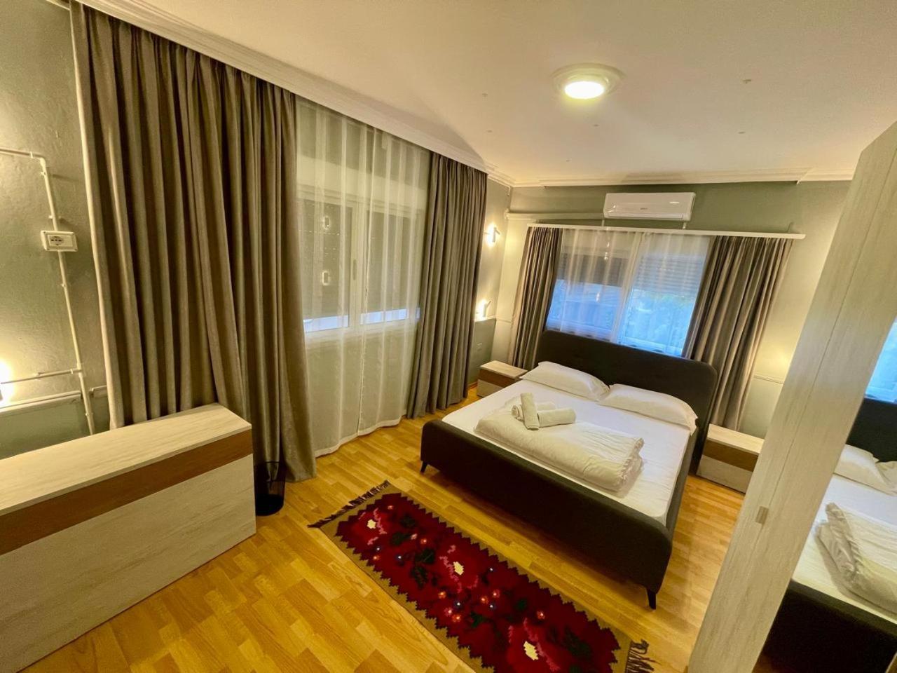 Mandarine Hostel Tirana Zewnętrze zdjęcie