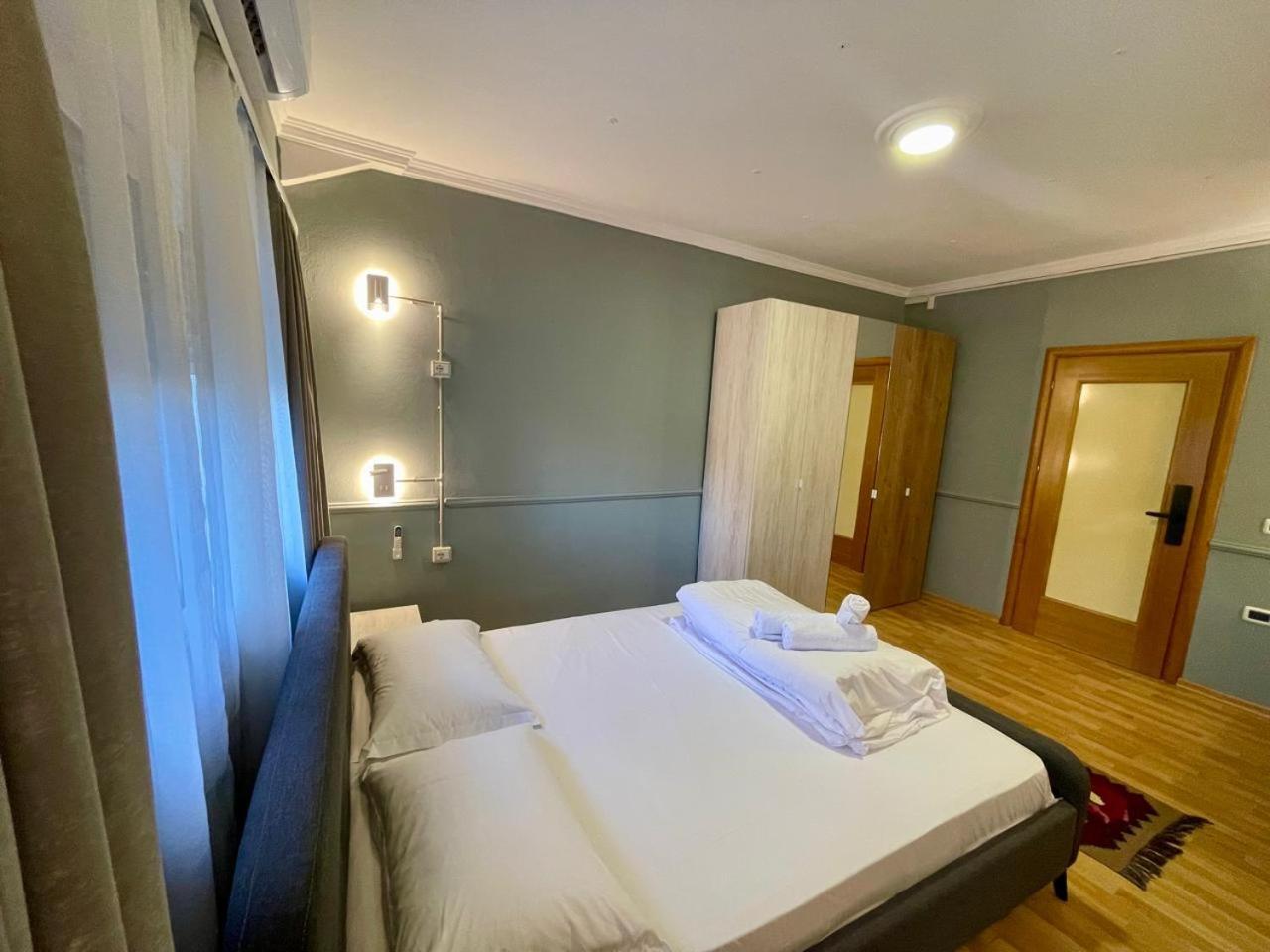 Mandarine Hostel Tirana Zewnętrze zdjęcie