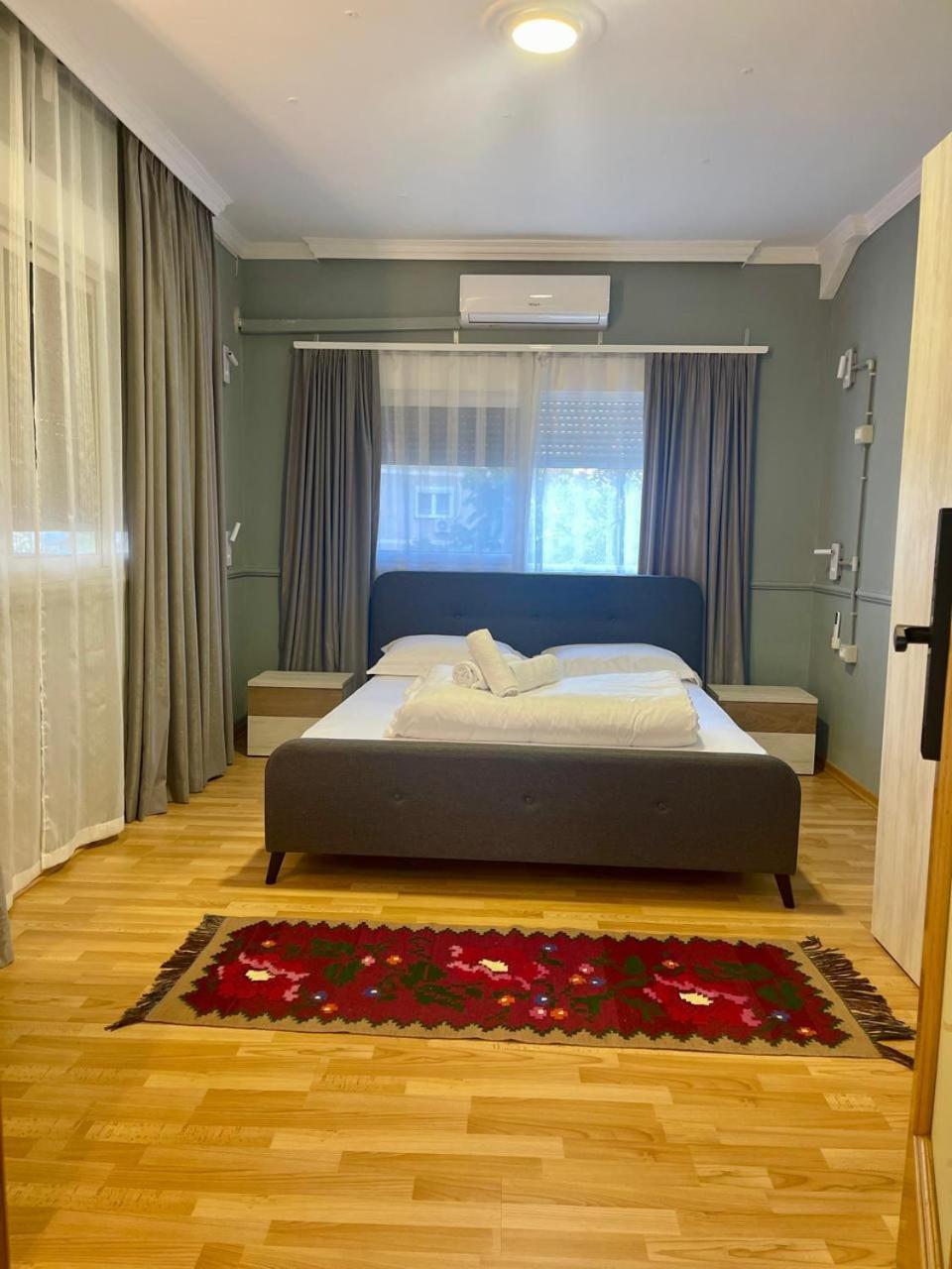 Mandarine Hostel Tirana Zewnętrze zdjęcie