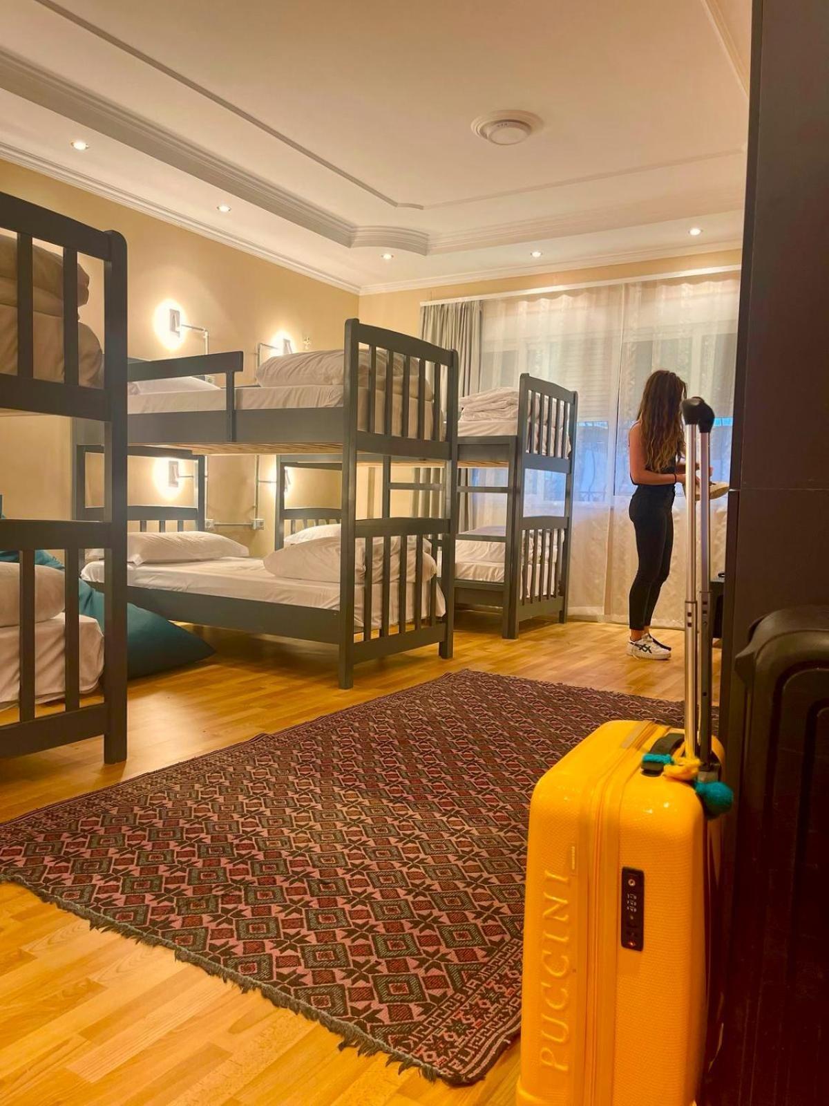 Mandarine Hostel Tirana Zewnętrze zdjęcie