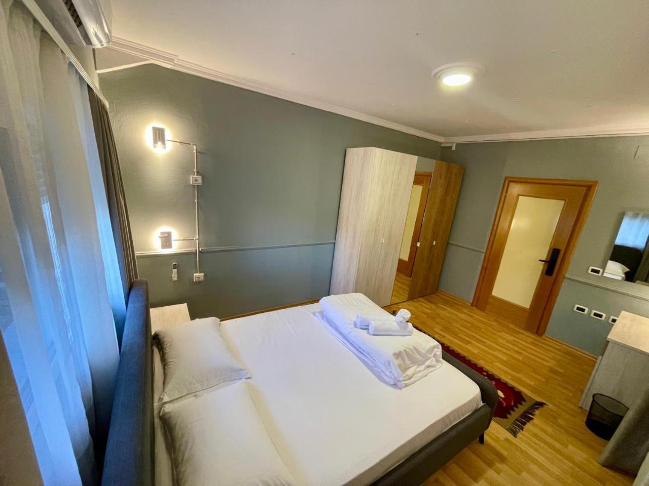 Mandarine Hostel Tirana Zewnętrze zdjęcie