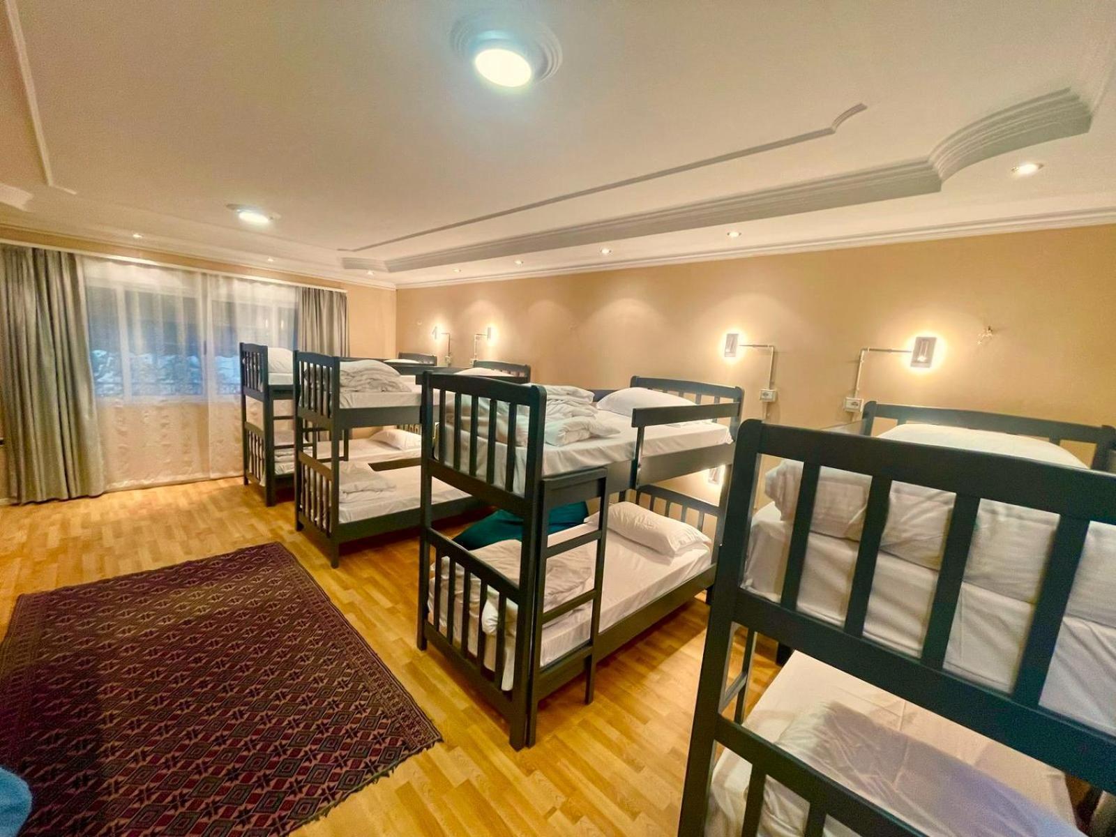 Mandarine Hostel Tirana Zewnętrze zdjęcie
