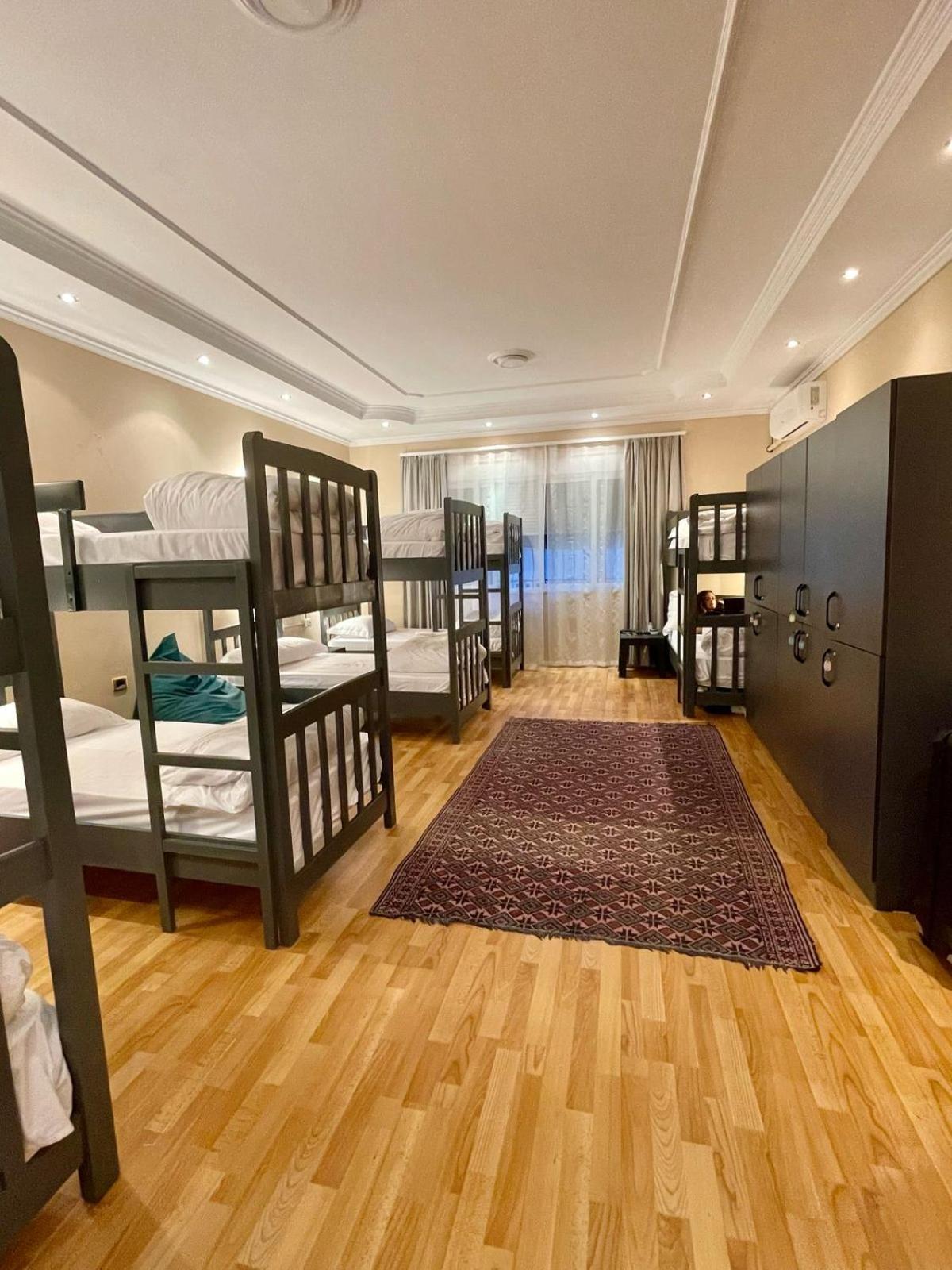 Mandarine Hostel Tirana Zewnętrze zdjęcie